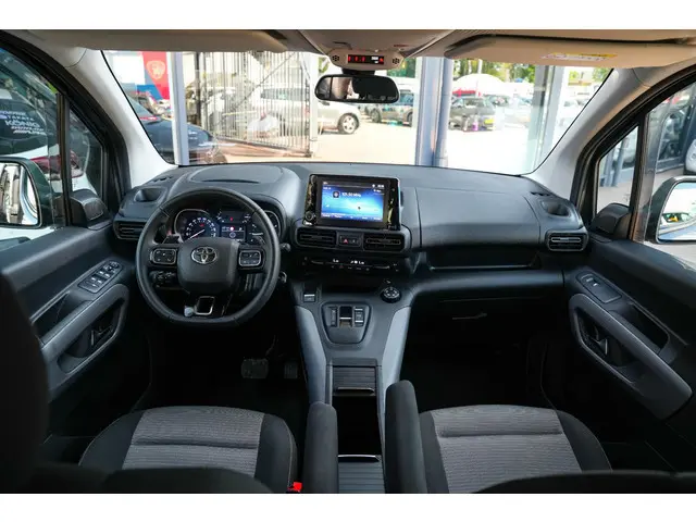 Toyota PROACE CITY Geel Kenteken 5 Persoons Automaat Navi