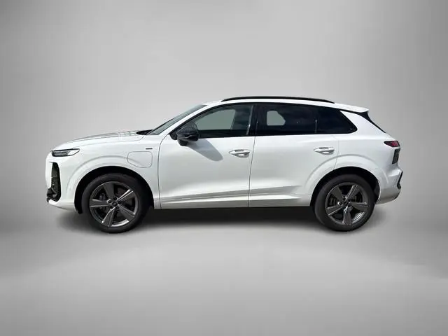 Audi Q3 1.5 200kW e-hybrid 272pk S edition · Camera · Apple/Android Car Play · Stoel & Stuurwiel ver...