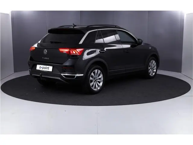 Volkswagen T-Roc 1.5 TSI Style 150 pk Automaat (DSG) | Verlengde garantie | Navigatie | Parkeersenso...