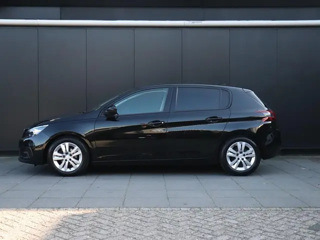 Peugeot 308 1.2 PureTech Blue Lease Executive | PANO | PDC | CRUISE | NAVI |