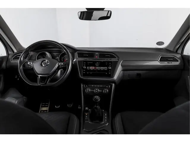 Volkswagen Tiguan 1.5 TSI ACT 150 PK Comfortline Business | Adapt. Cruise | PDC | Camera | NAV + App...