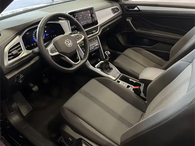 Volkswagen T-Roc Cabrio TSI VIR.COCKPIT CARPLAY NAVI IQ.LED STOEL/STUUR.VERW DAB ADAP.CRUISE 05/2024...