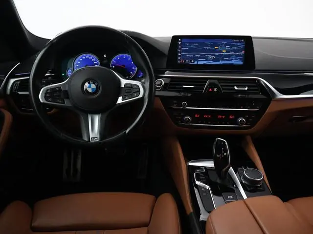 BMW 5-serie Touring 540i xDrive 340 PK M-SPORT + ADAPTIVE CRUISE | TREKHAAK | 360 CAMERA | SFEERVERL...