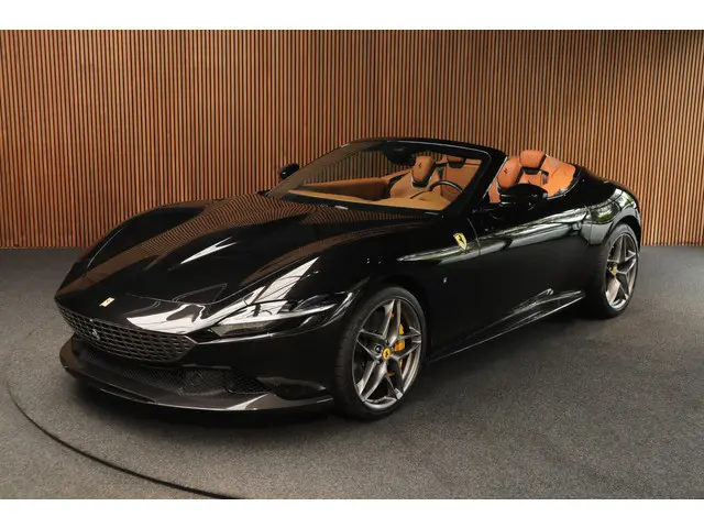 Ferrari Roma Spider 3.9 V8 Passenger display Carbon Daytona Seats 360 Camera Magneride Duel
