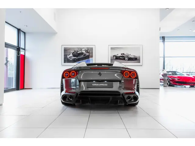 Ferrari 812 GTS