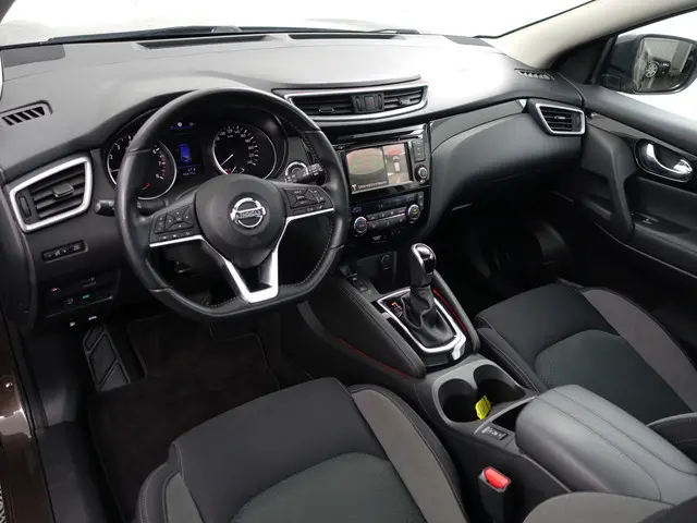 Nissan Qashqai 1.3 DIG-T N-Connecta Aut- Panoramadak, 360 Camera, Sfeerverlichting, Lane Assist, Xen...