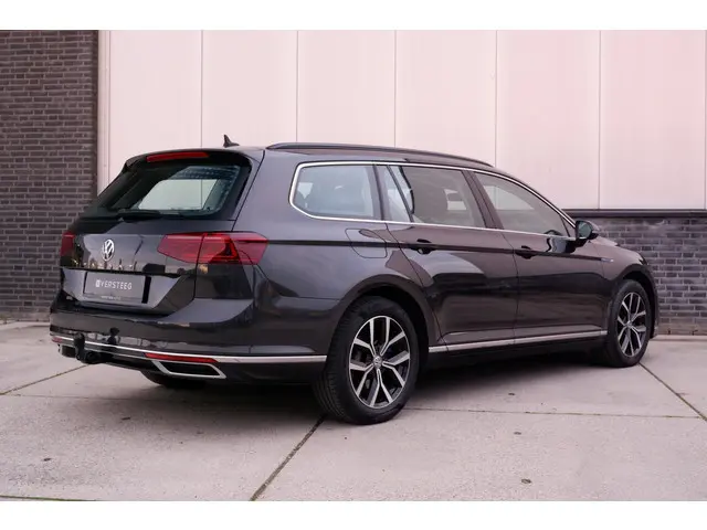 Volkswagen Passat Variant 1.4 TSI PHEV GTE Business | Elek Trekhaak | Virtual | LED | Camera | Carplay | Memory | Navi