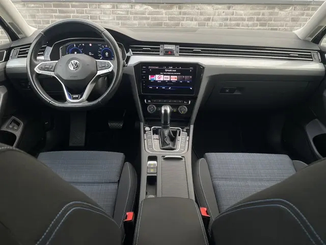 Volkswagen Passat Variant 1.4 TSI PHEV GTE Business | Elek Trekhaak | Virtual | LED | Camera | Carplay | Memory | Navi