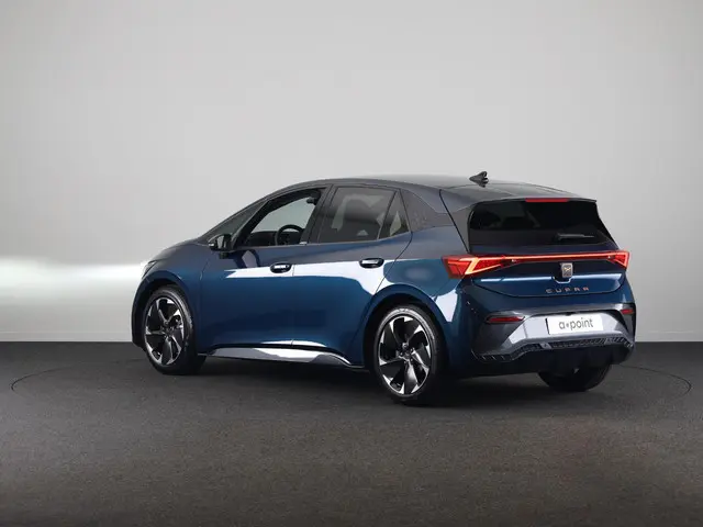 CUPRA Born Business Limited 63 kWh 231PK | 19 Inch | Speciale kleur | Achteruitrijcamera | Stoelverw...