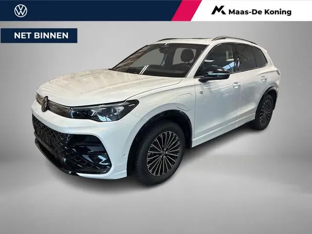 Volkswagen Tiguan 1.5 272pk DSG eHybrid R-Line · Panoramadak · Leder · 360 Camera · Wegklapbare Trek...