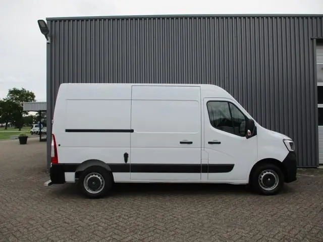 Renault Master 2.3 dCi 135 PK L2 H2 Airco Trekhaak Camera