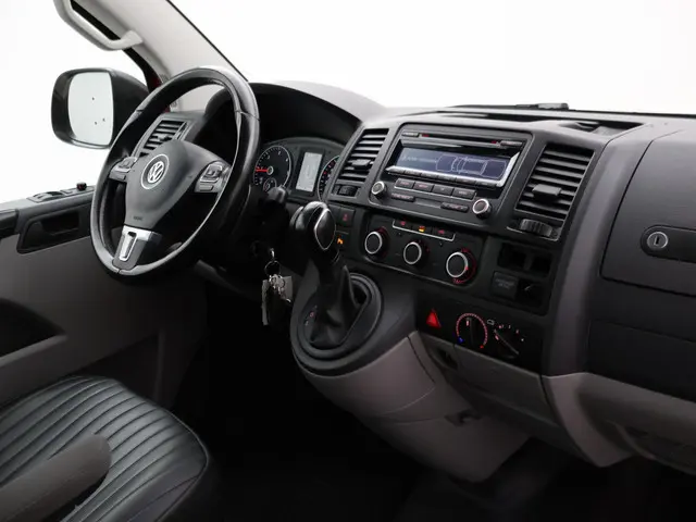 Volkswagen Transporter Kombi 2.0 TDI L2H1 8-PERSOONS AUTOMAAT + TREKHAAK | CRUISE | PDC | 1e EIGENAA...