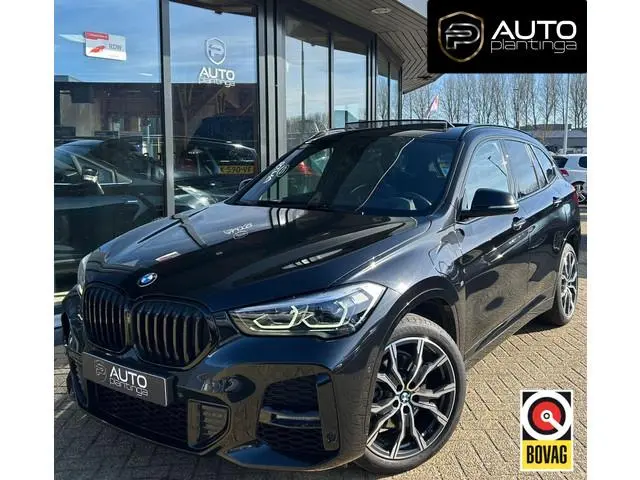 BMW X1 xDrive25e | PANO | 19" | HUD | H&K | 1ste Eigenaar | LED | FULL OPTION! | Dealer Onderhouden!