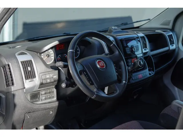 Fiat Ducato Horsetruck | 3.0 MultiJet 177Pk | 2-Paards | Trekhaak | Achteruitrijcamera | Luchtvering...