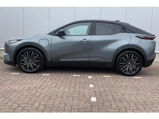 Toyota C-HR+