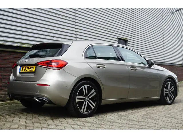 Mercedes-Benz A-klasse 180 Luxury/Sportstoelen/leer/Sfeerverlichting/ Widescreen/Carplay.