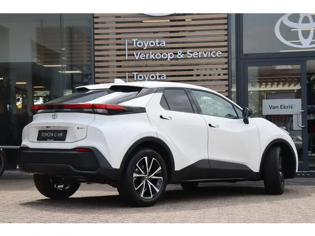 Toyota C-HR 1.8 Hybrid 140 Dynamic Trekhaak, Nieuw en direct leverbaar met €3.500 inruilvoordeel