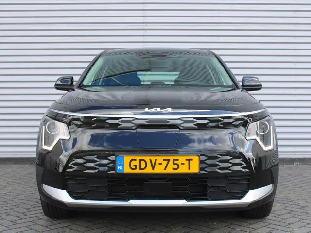 Kia Niro EV Light Edition 64.8 kWh | Camera | Cruise adapt. | Clima | 17" LM | Navi | Keyless | All...