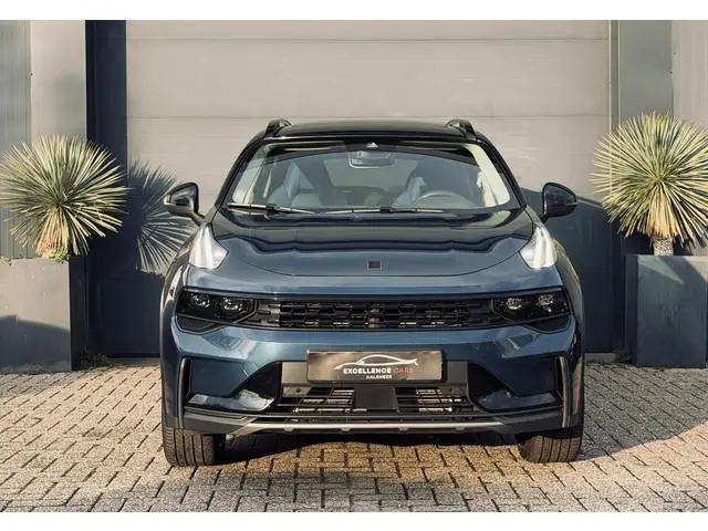 Lynk & Co 01