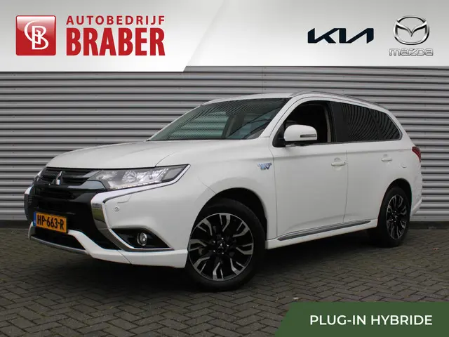 Mitsubishi Outlander 2.0 PHEV instyle | Trekhaak | Stuur-/stoel-/voorruitverwarming | Leer | Camera 360 | Elek. stoelverstelling | Cruise | Navi | LED | 18" LM |