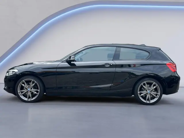 BMW 1-serie 120i High Executive 184PK /Apple Carplay/Cruise Control/Parkeersens. V+A/18''LMV/Stoelve...