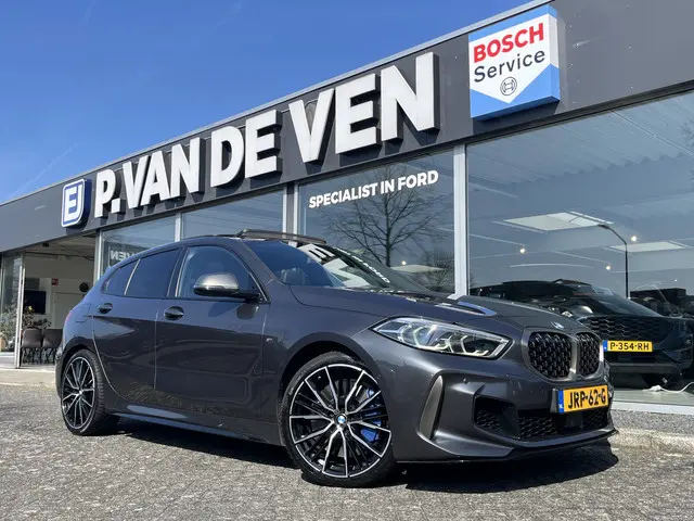 BMW 1-serie M135i xDrive High Executive M Sport 306pk Automaat | Panodak | Elektr. achterklep | Park...