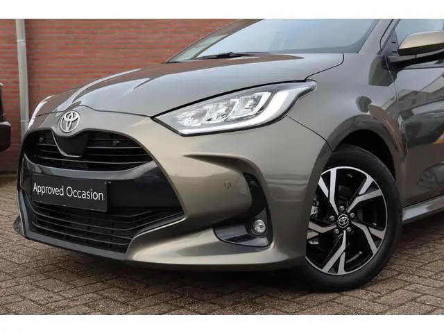 Toyota Yaris 1.5 Hybrid 115 Dynamic Comfort Pakket Stuurverwarming, Parkeersensoren