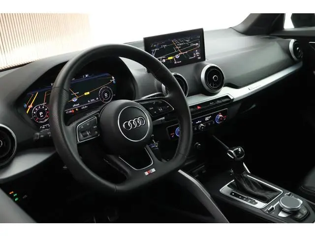 Audi Q2 35 TFSI 150pk S-Tronic S Edition Virtual Cockpit Stoelverwarming Camera 2x S-Line
