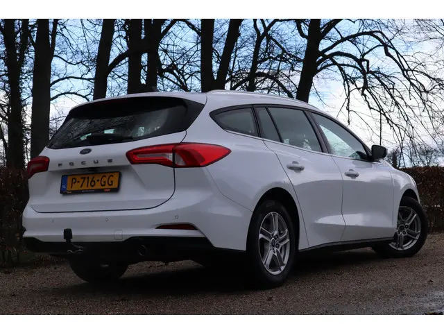 Ford Focus Wagon 1.0 EcoBoost Business | Trekhaak | Stoelverwarming | Camera |