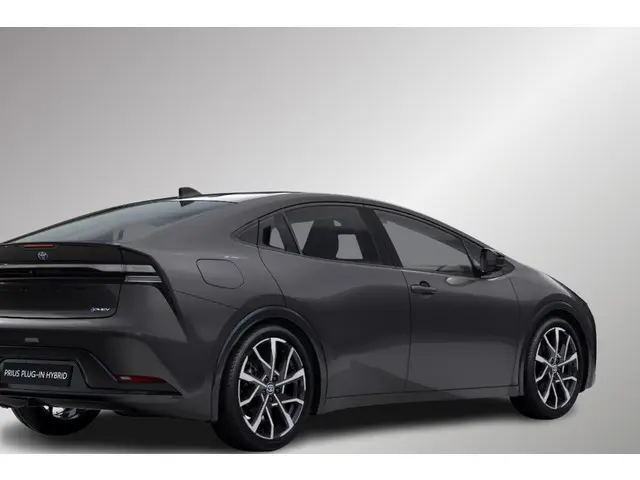 Toyota Prius 2.0 Plug-in Hybrid 220 Executive, Direct Leverbaar,  Elek Achterklep, Pano, Apple Carplay / Android Auto, BSM, Stuur - / Stoel verwarming!