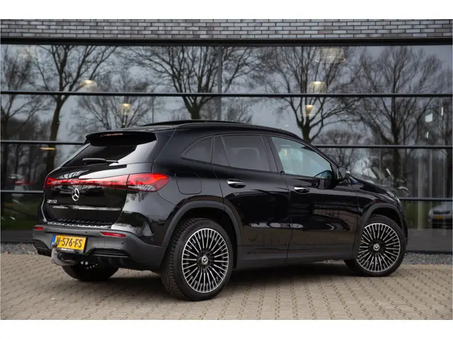 Mercedes-Benz EQA 250 Business Solution AMG 67 kWh , Panoramadak, Trekhaak, Head-up display,