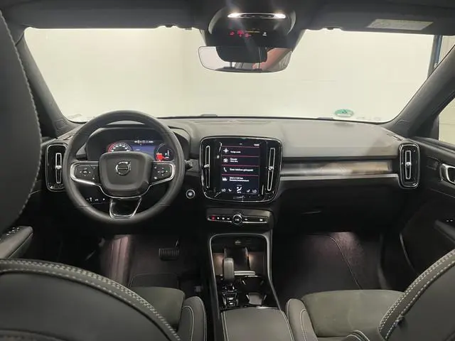 Volvo XC40 1.5 T4 Plug-in hybrid Ultimate Dark Trekhaak 1800kg/ Pano/ Adapt. Cruise/ Stoel en stuurv...