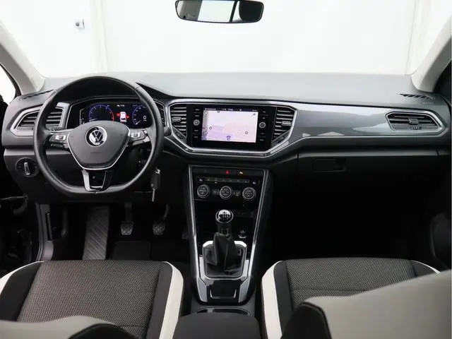 Volkswagen T-Roc 1.5 TSI Sport/ lage km/ trekhaak/ zeer mooi!
