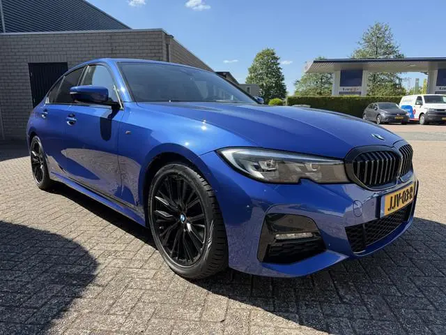 BMW 3-serie 318i High Executive / M-Sport / Carplay