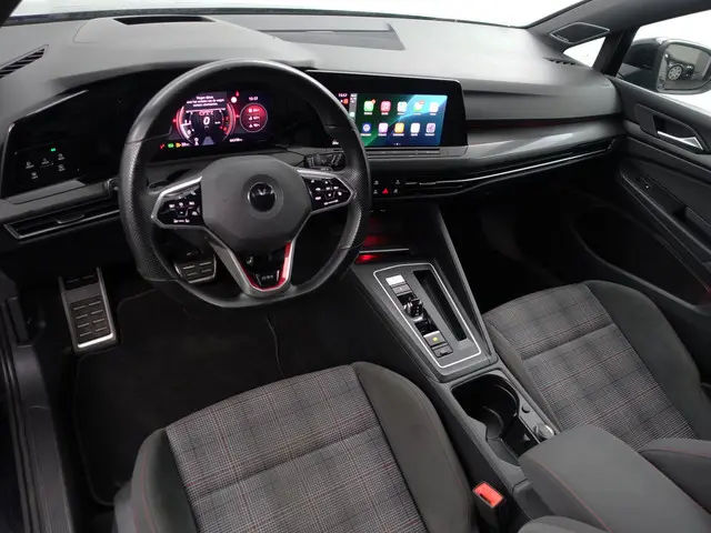 Volkswagen Golf 2.0 TSI GTI Aut- Panoramadak, Harman Kardon, Head Up, Stuur/Stoelverwarming, Sfeerve...