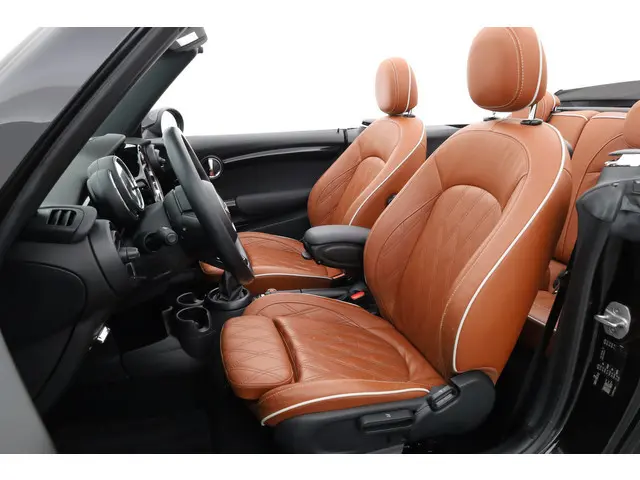 MINI Mini Cabrio 1.5 Cooper - JCW Pakket | Orig. NL | Stoelverw. | Cruise | PDC | Bluetooth | 17'' |...