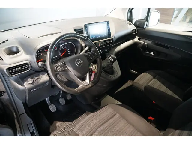 Opel Combo Tour 1.2 Turbo L2H1 Edition 7p. INCL. BTW + APPLE CARPLAY / TREKHAAK / CAMERA
