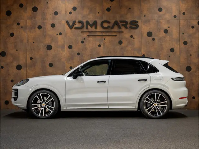 Porsche Cayenne 3.0 E-Hybrid | SportDesign | 18-weg | Luchtvering | Sportuitlaat | 360° | ACC |