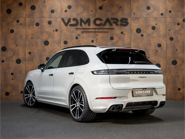 Porsche Cayenne 3.0 E-Hybrid | SportDesign | 18-weg | Luchtvering | Sportuitlaat | 360° | ACC |