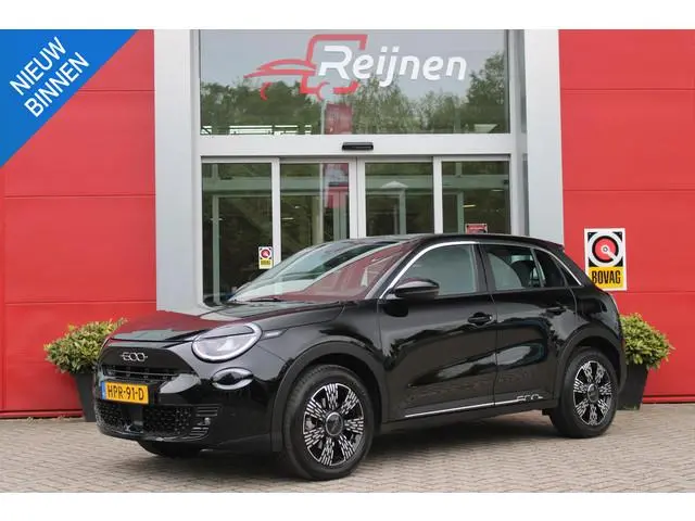 Fiat 600 1.2 Hybrid 110PK AUTOMAAT URBAN | STOEL/VOORRUIT VERWARMING | KEYLESS ENTRY/START | 17" LIC...