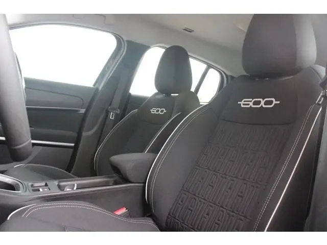 Fiat 600 1.2 Hybrid 110PK AUTOMAAT URBAN | STOEL/VOORRUIT VERWARMING | KEYLESS ENTRY/START | 17" LIC...