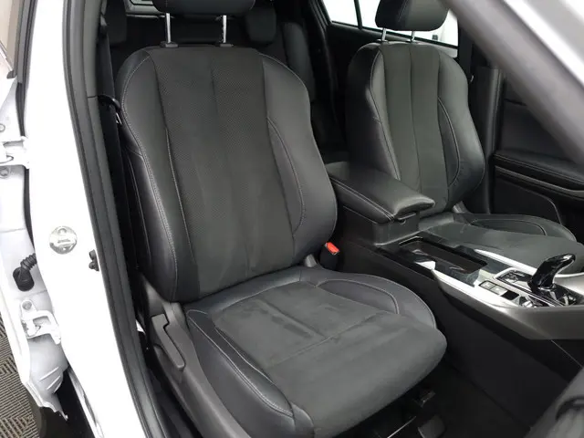 Mitsubishi Eclipse Cross 2.4 PHEV Intense+ Aut- Camera, Stoelverwarming, Lane Assist, Trekhaak, Xeno...