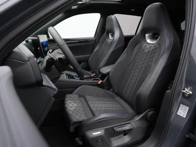 Volkswagen Tiguan 1.5 eHybrid 272 pk R-Line Edition | Panoramadak | Stuur-/stoelverwarming | Achteru...