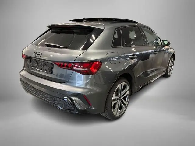 Audi A3 Sportback 40 TFSI e S edition · Panoramadak · Camera · Sonos Sound · Dodehoeksensor · Head-U...