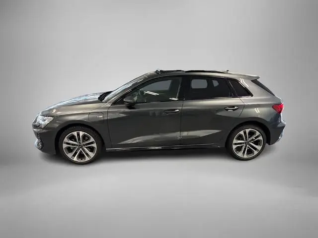 Audi A3 Sportback 40 TFSI e S edition · Panoramadak · Camera · Sonos Sound · Dodehoeksensor · Head-U...
