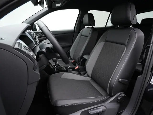 Volkswagen T-Cross 1.0 TSI 115 pk DSG Goal Edition | Trekhaak | Stoelverwarming | Adaptive Cruise |...