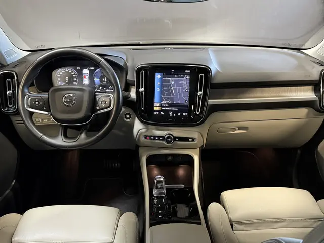 Volvo XC40 1.5 T5 Recharge Inscription | Leder | Camera | Trekhaak | Stoel/Stuurverw.