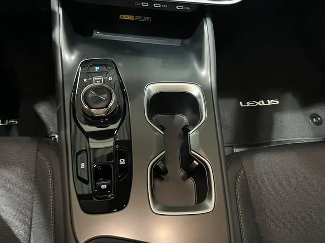 Lexus RZ