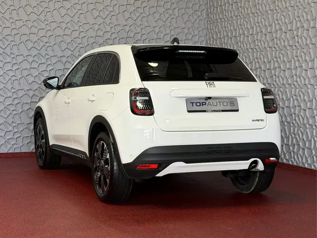 Fiat 600 1.2 Hybrid La Prima • Leder • Massage Stoelen • Elek. Stoel • Camera • CarPlay • Adapt. Cru...