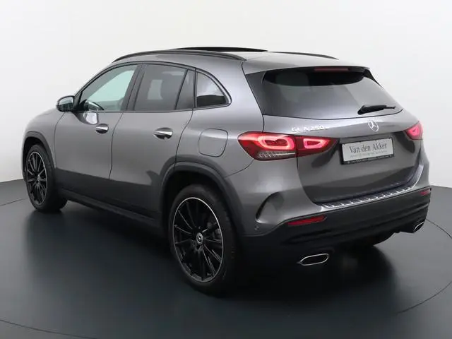 Mercedes-Benz GLA 250 e AMG // SoH 99,5% // Panoramadak //  20" AMG Velgen // Nightpakket // Sfeerve...